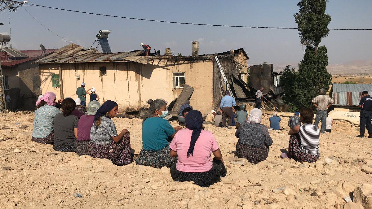 Elazığ’da yangını açık hava sinemasında film izler gibi izlediler