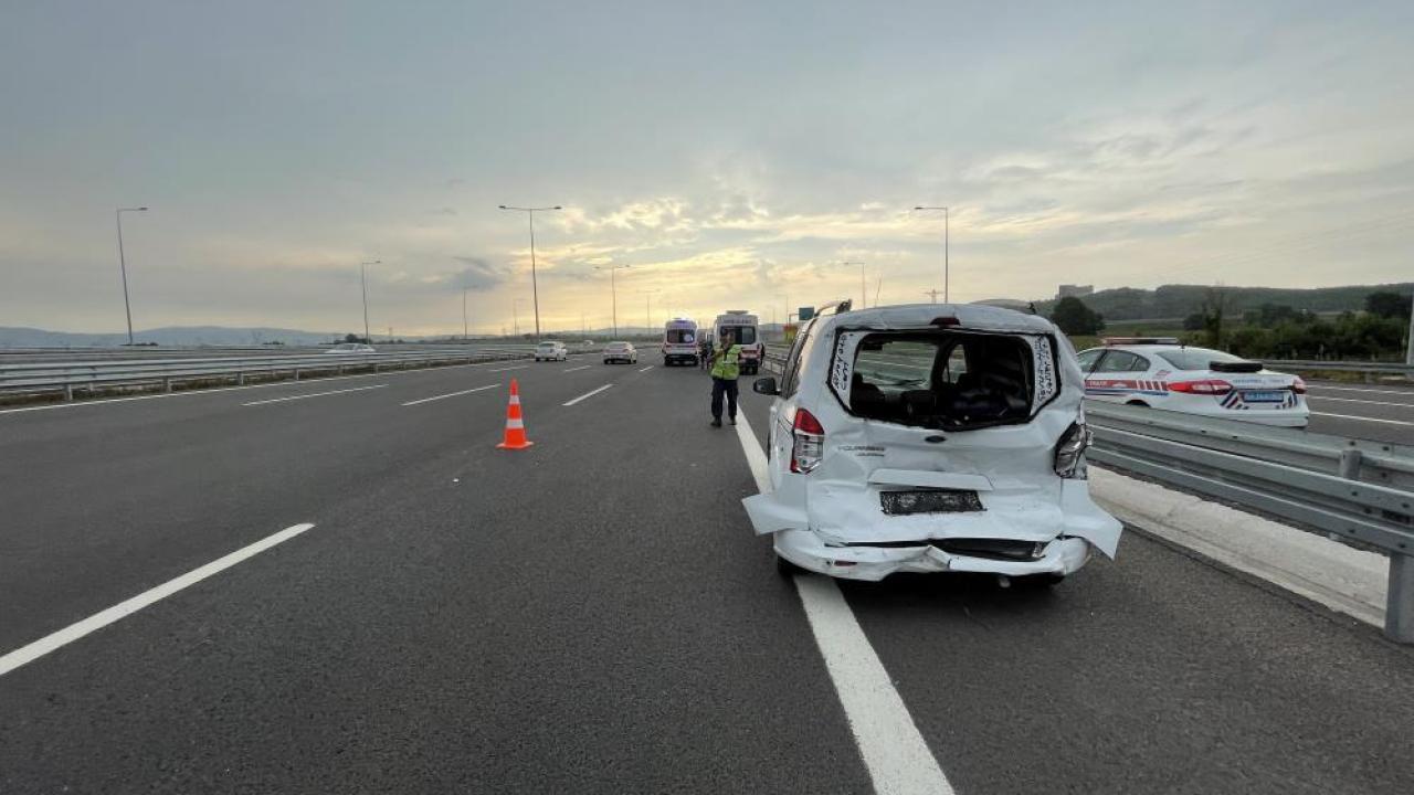 Kuzey Marmara Otoyolu’nda tır ile ticari araç çarpıştı: 7 yaralı