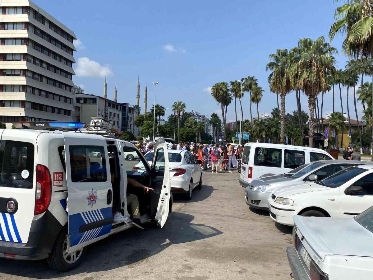 Yer: Adana! Müsaadesiz miting yapılıyor zanneden polisten sinema setine baskın