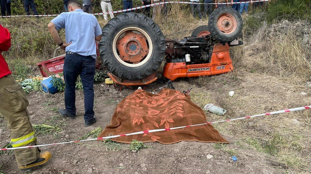 Balıkesir’de devrilen traktörün şoförü ile yeğeni hayatını kaybetti