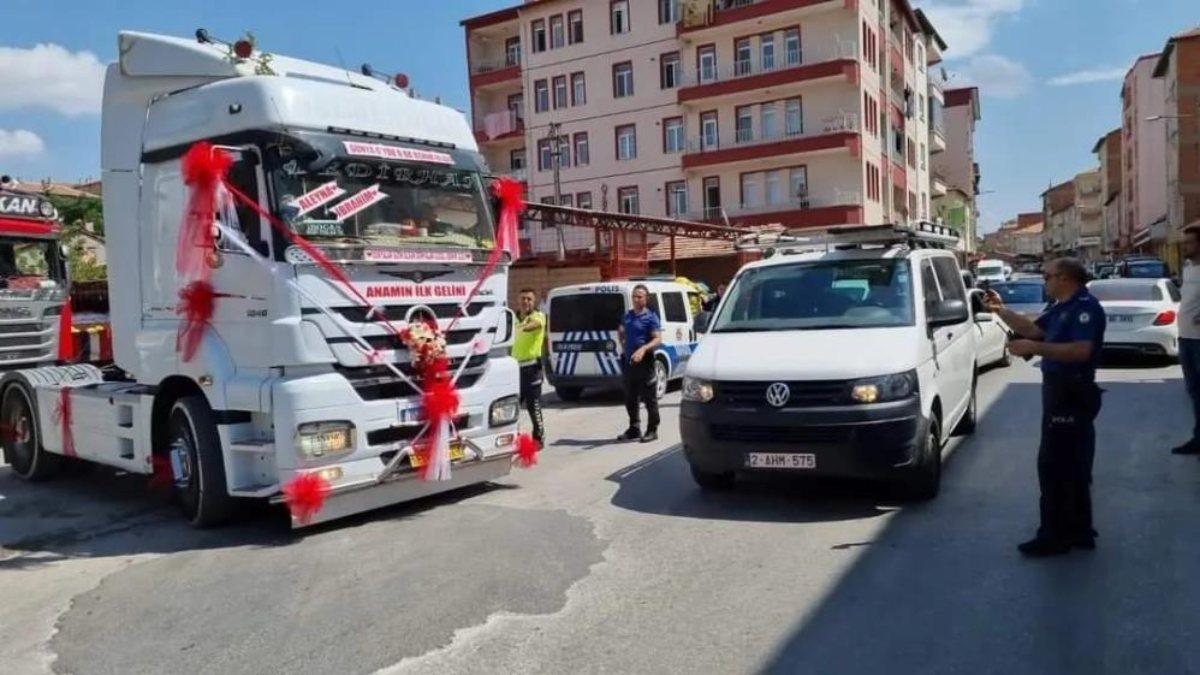 Çorum’da düğün konvoyundaki tır şoförlerine toplam 100 bin lira ceza