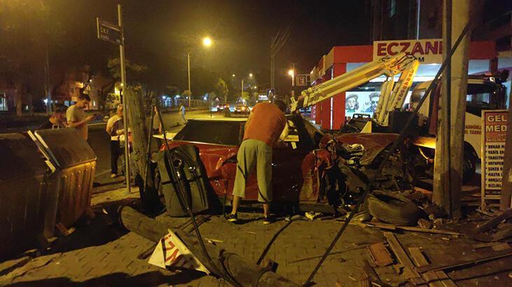 TIR’a çarpan otomobil hurdaya döndü: 3 yaralı