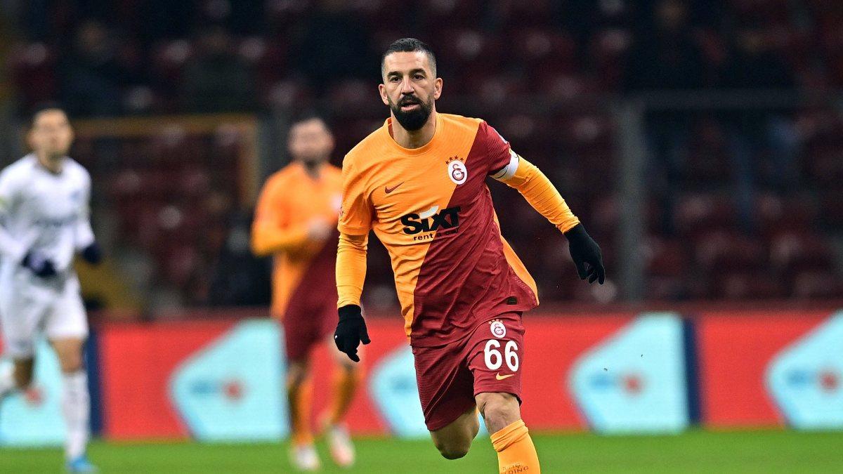 Arda Turan futbolu bırakma kararı aldı