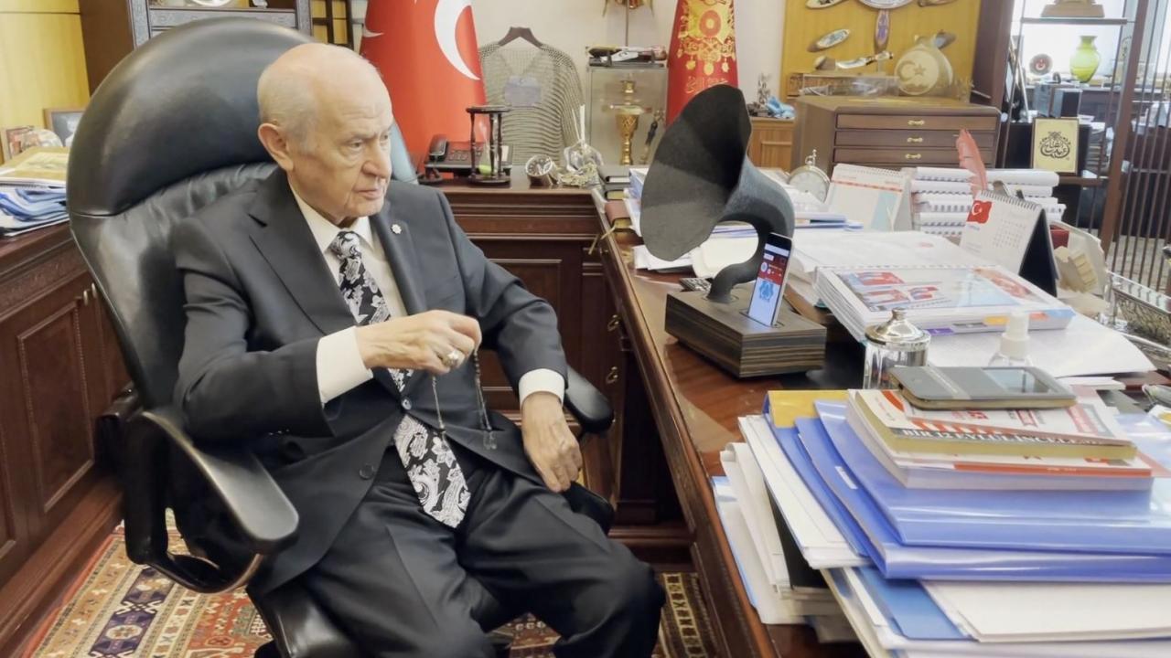 Bahçeli, ismini koyduğu radyo kanalının ilk yayınını dinledi