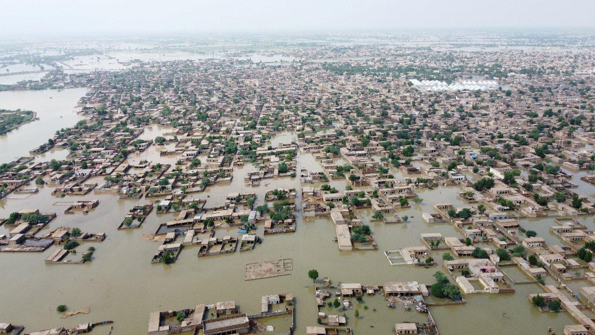 Pakistan’da sel felaketi: Meyyit sayısı 1208 oldu