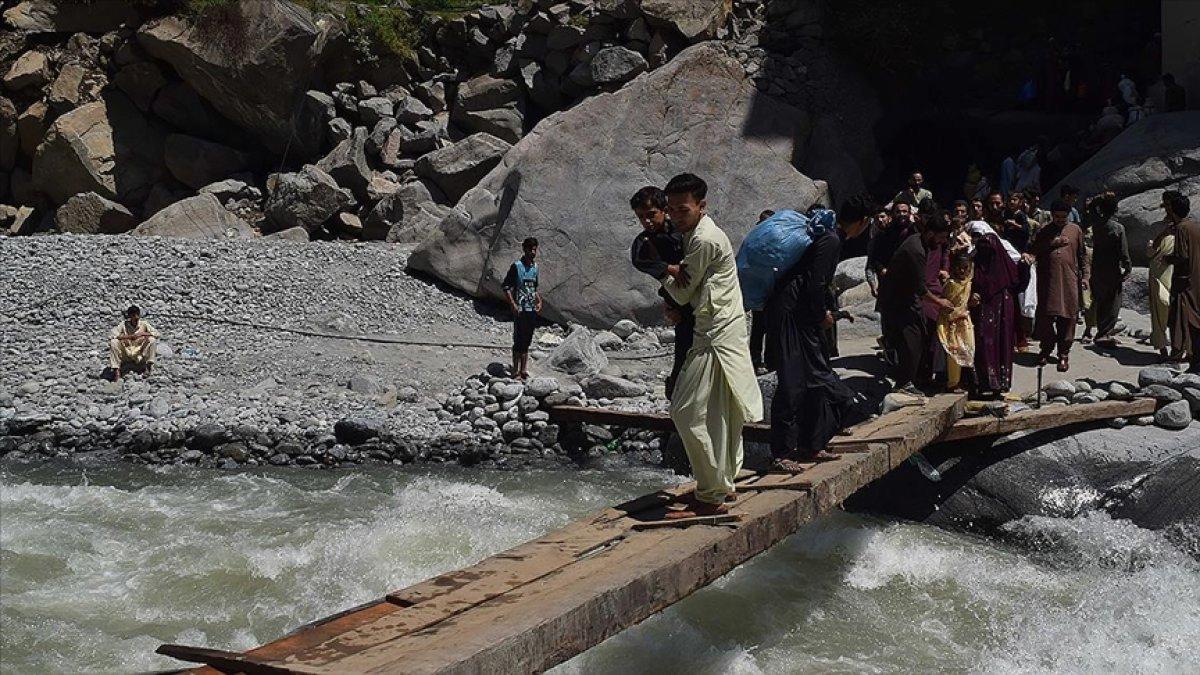 Pakistan’daki sel bölgelerinde salgın alarmı