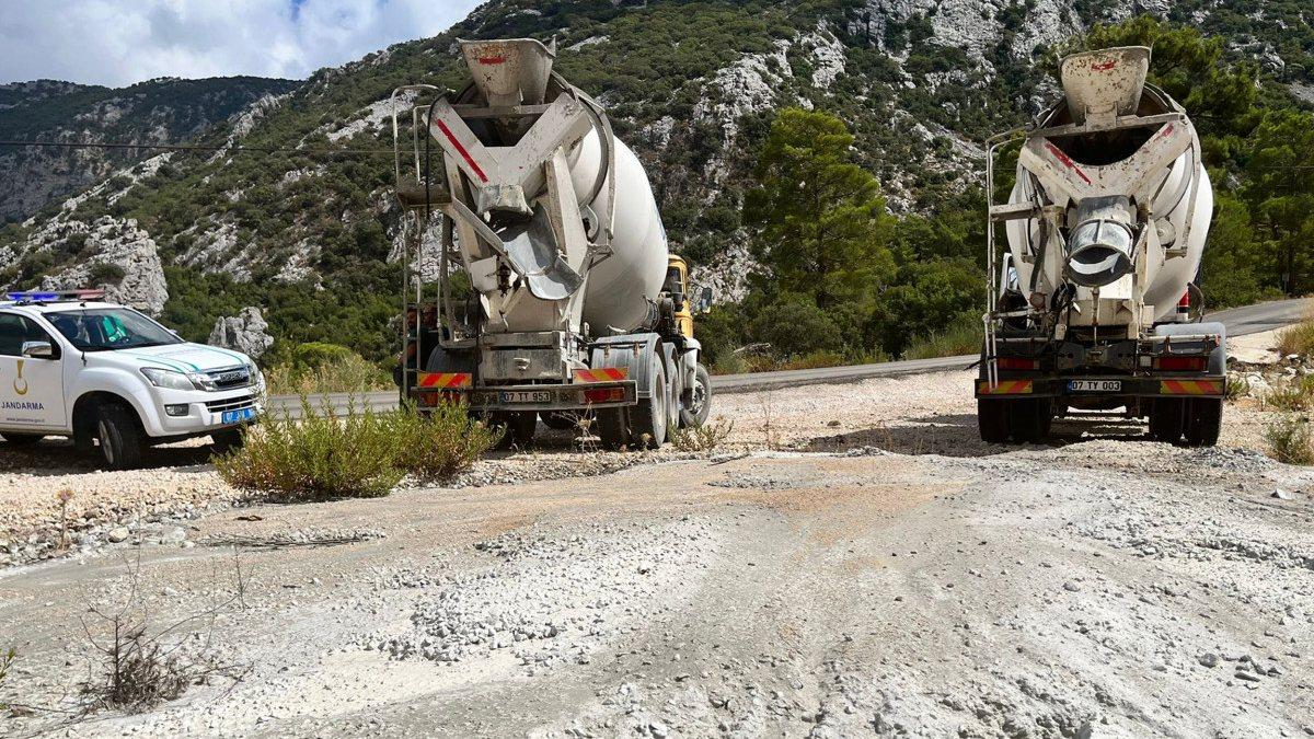 Antalya’da, beton mikseri yıkayıp çevreyi kirleten sürücülere ve şirkete ceza