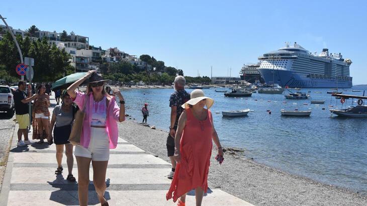 Bodrum’a 2 kruvaziyer gemi ile 5 bin 316 turist getirdi