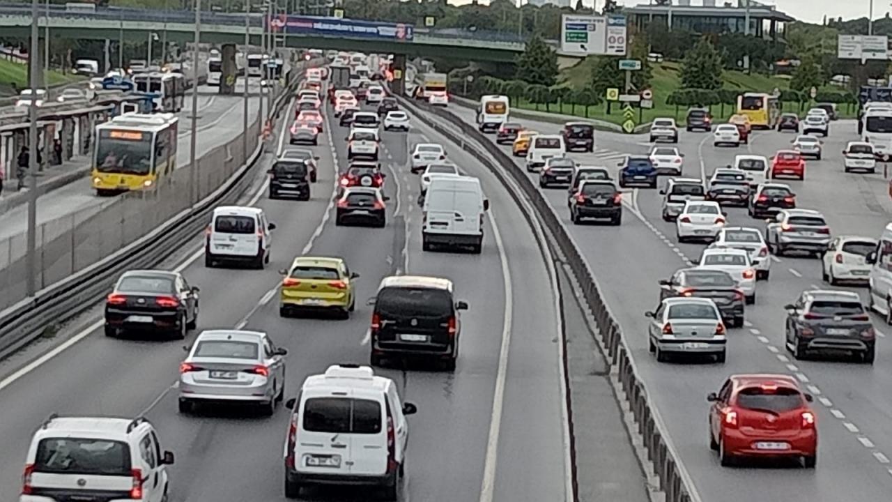 Okullar açıldı, İstanbul’da trafik yoğunluğu oluştu