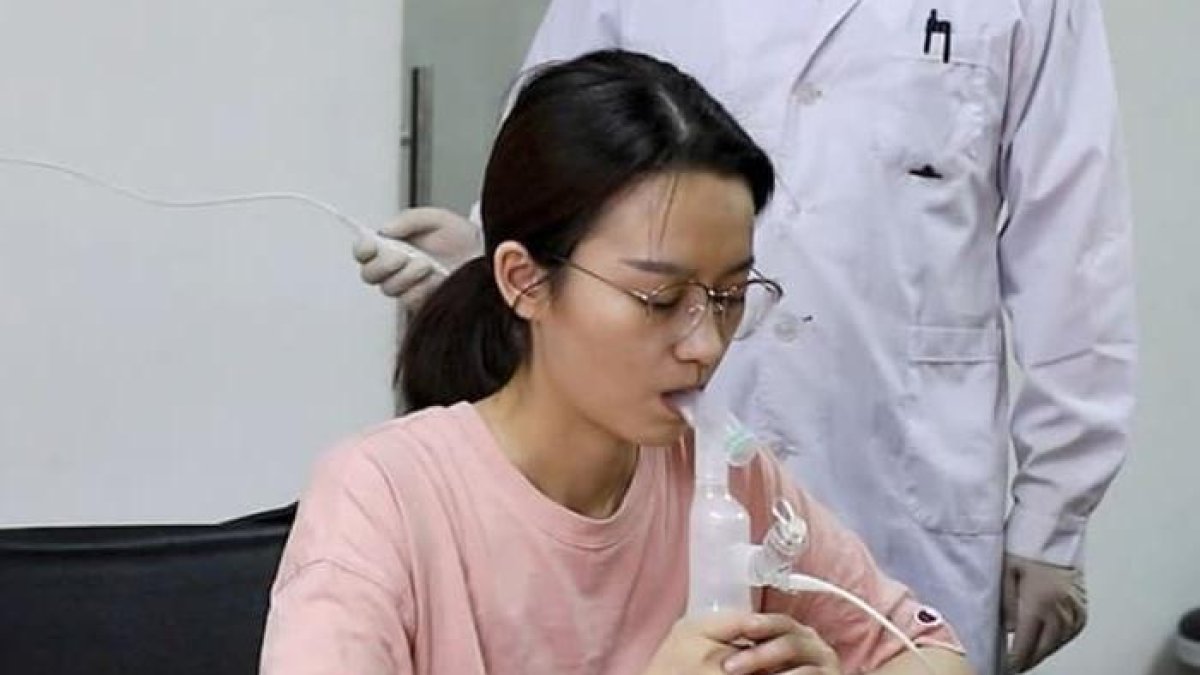 Çin’de solunabilir koronavirüs aşısına onay verildi
