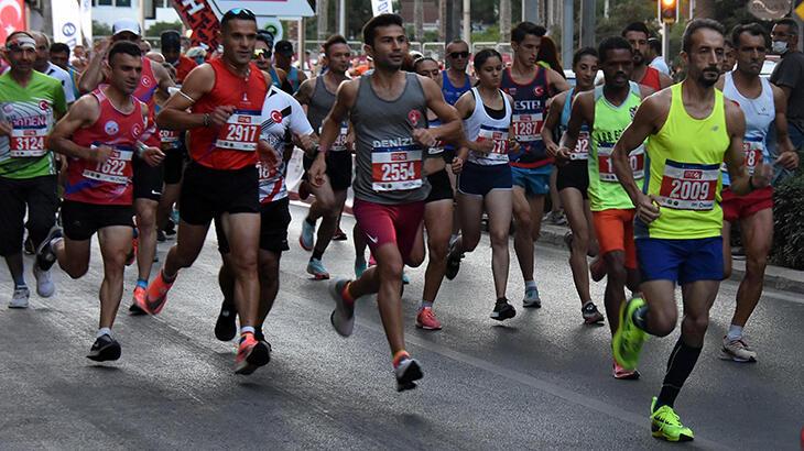 İzmir’in kurtuluşun 100’üncü yılında maraton coşkusu